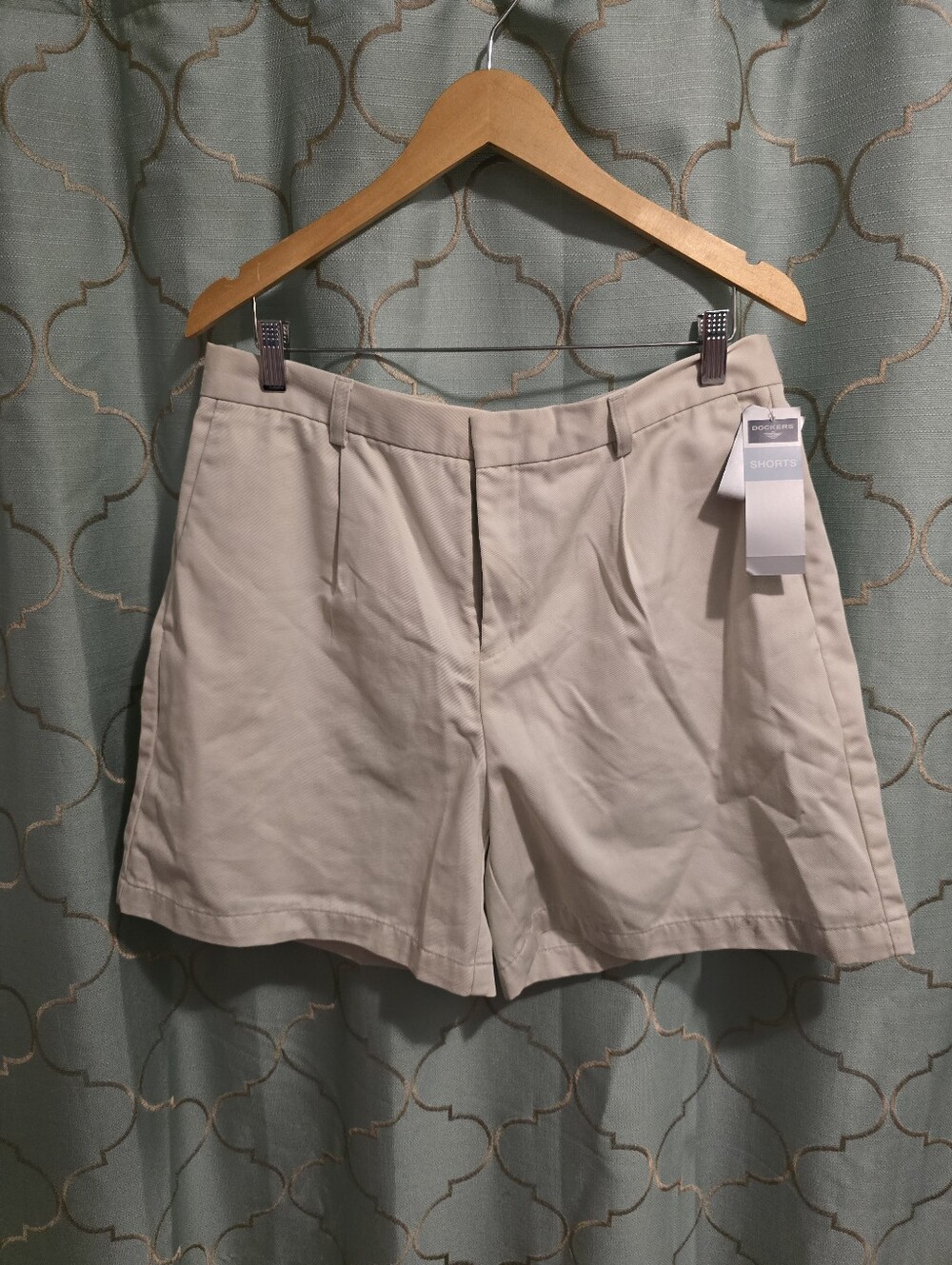 Dockers Light Khaki Cream Shorts Women's 16 NWT Belt Loops Zipper Button Closure